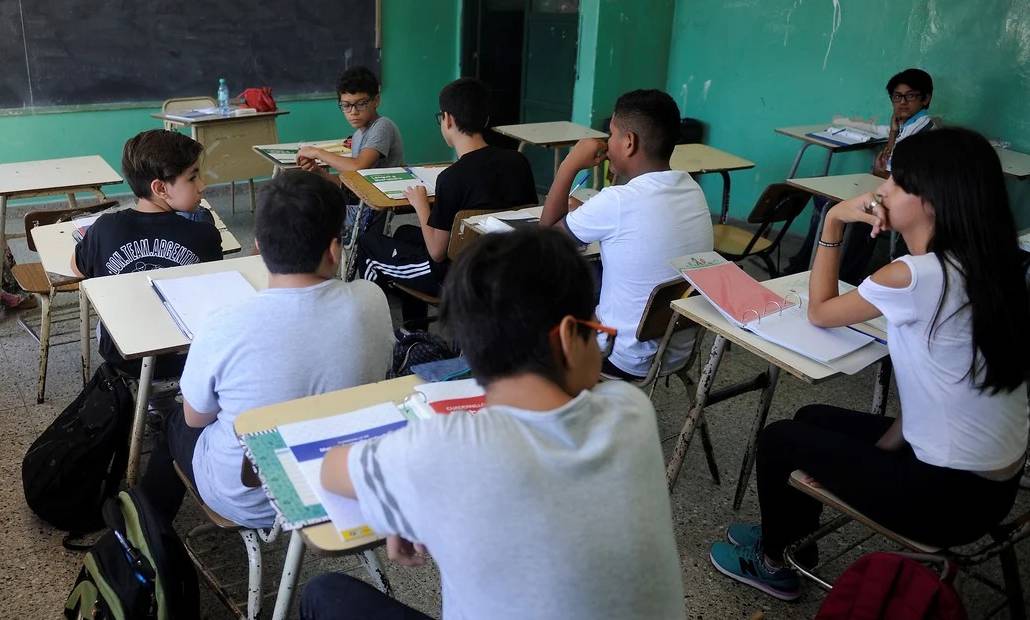 La secundaria pública en Funes está cada vez más cerca, pero preocupa la crisis